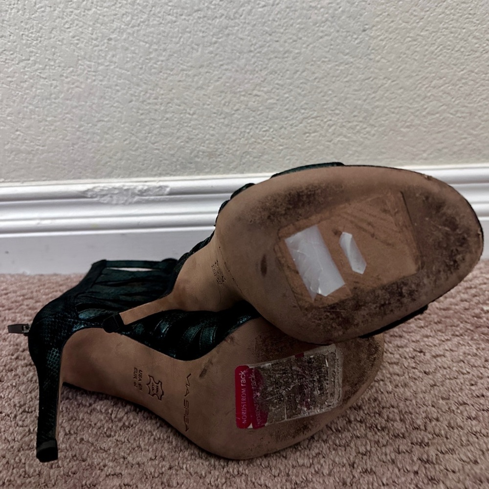 Elegant Evergreen/Black Strappy Heels by Via Spiga - Picture 11 of 12